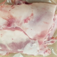 Poitrine d'agneau de lait