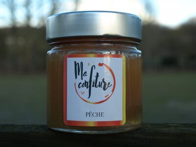 Confiture de pêche cassis
