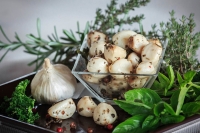 Ail confit au basilic