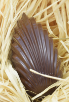 Oeuf coquillage noir ou lait - 12 cm