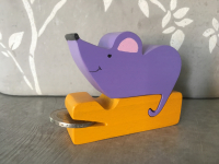 Souris dents de lait sur son fromage