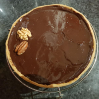 Tarte caramel, noix et noix de pécan chocolat