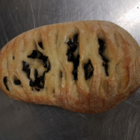 Pain ciabatta olives