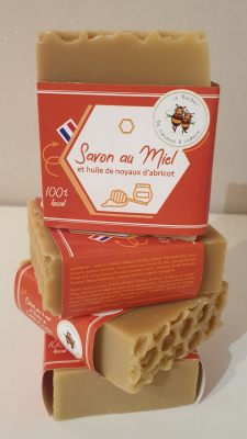 Savon au miel et huile de noyaux d’abricot