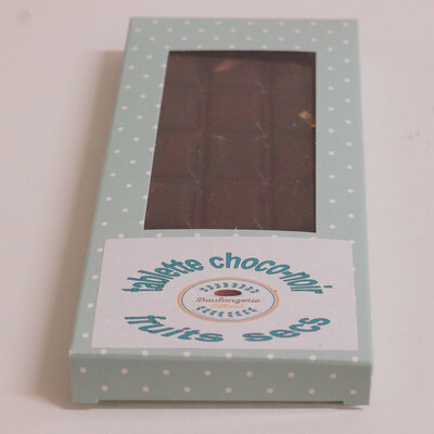 Tablette de chocolat lait noisettes