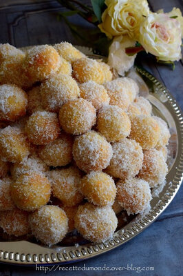Boules de neige fondantes à la noix de coco et à l'abricots