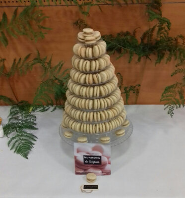 Pyramide de 250 macarons sucrès