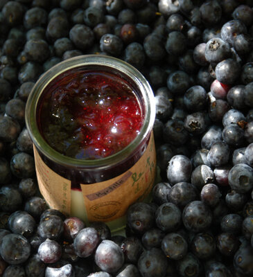 Le pot de fruit pêche myrtille
