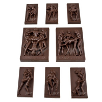Scènes du kamasutra en chocolat noir
