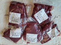 Escalopes veau rosé, plein air.