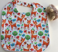 Bavoir réversible motif faons.