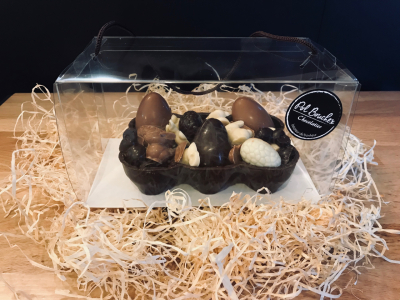Boîte à oeuf noir