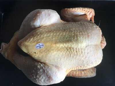 Poulet fermier prêt a cuire