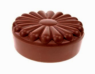 Bonbonnière garnie de chocolats noir