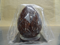 Oeuf en chocolat noir garni