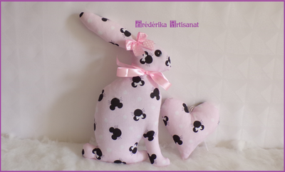 Lapin de pâques et son coeur