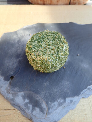 Crottin enrobé 'ail et fines herbes