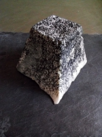 Pyramide cendrée demi-frais