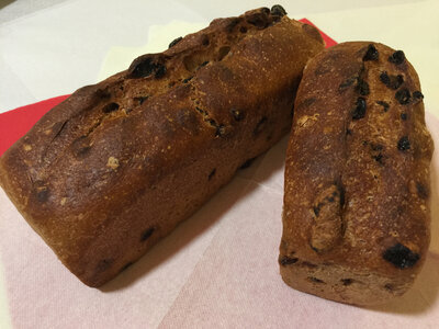 Pain au raisins et noisettes