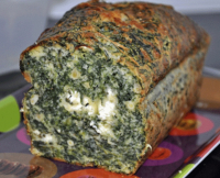 Cake épinard chèvre pignons de pin