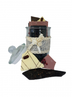 Bocal garni de morceaux de chocolat