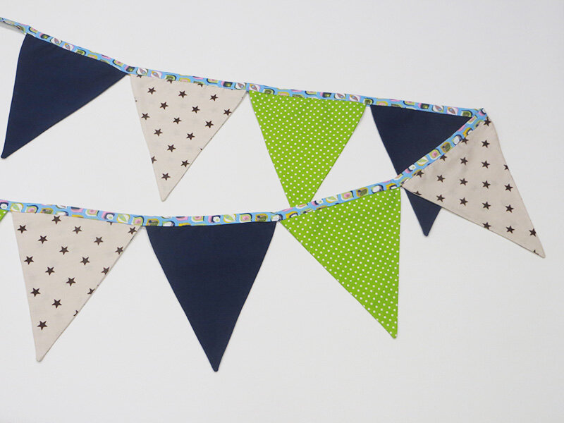 Fanion Vintage Bobby - Couleur Bleu Fade Avec Bordure Jaune Et Bleu Foncé, Dimensions 12x30,5 Cm, Occasion