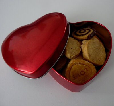 Assortiment de biscuits boîte coeur