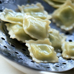 Ravioletti frais féta-olives séchés