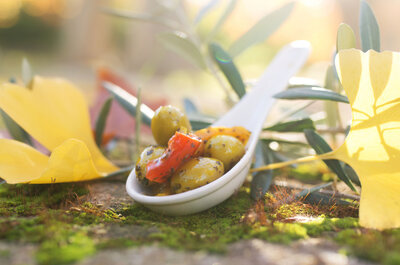 Olives vertes poivron et basilic