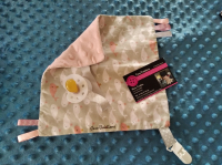 Doudou baleine attache tétine