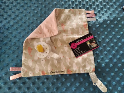 Doudou baleine attache tétine