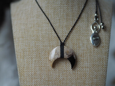 Pendentif lunaire