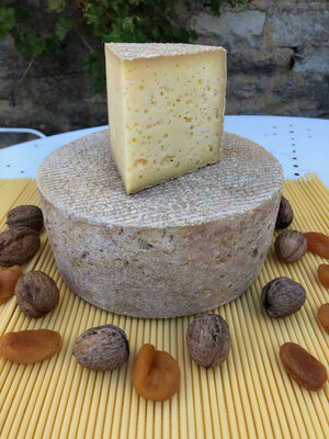 Tomme de gigny ( 240g-260g )