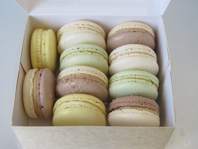Boîte 10 macarons parfums variés 1