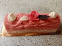 Buche glacée sorbet fraise-fruits rouges.