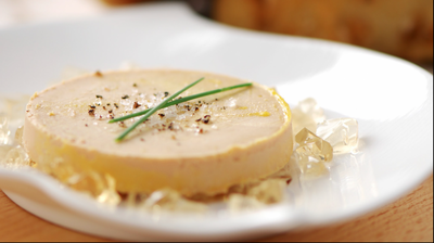 Foie gras fumé au poivre noir concassé