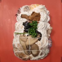 Roti de pintade farci forestière