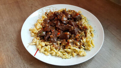 Bourguignon d'autruche à cuisiner