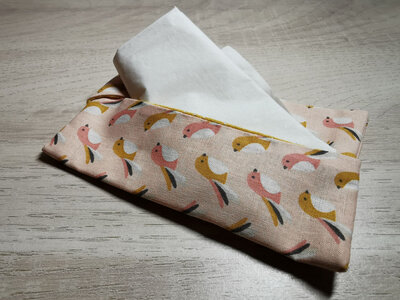 Pochette à mouchoirs oiseaux roses