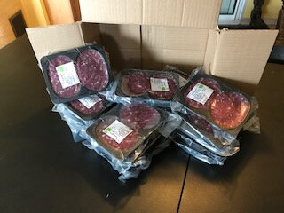Colis de hachés de viande bovine assaisonnée.