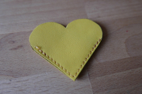 Marque page coeur jaune 2