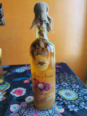 Rhum arrangé litchi rose 25 %