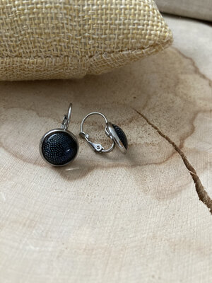 Boucle d’oreille dormeuse noire et blanche