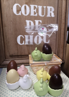 Paques coquetier poule oeuf blanc