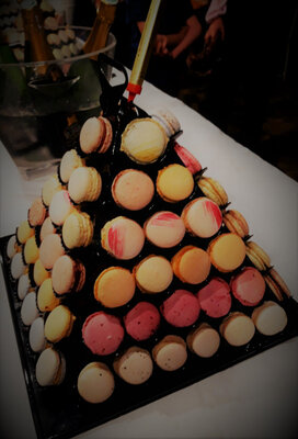 Pyramide de 84 macarons