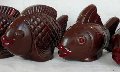 Poisson d'avril en chocolat noir garni