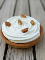 Tarte caramel, cacahuètes et chantilly