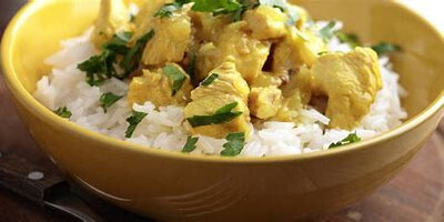 Emincé de poulet au curry et riz basmati