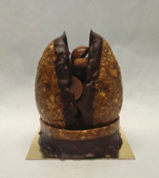 Oeuf en nougatine garni