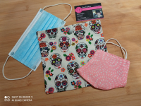 Pochette pour masques tête de mort.